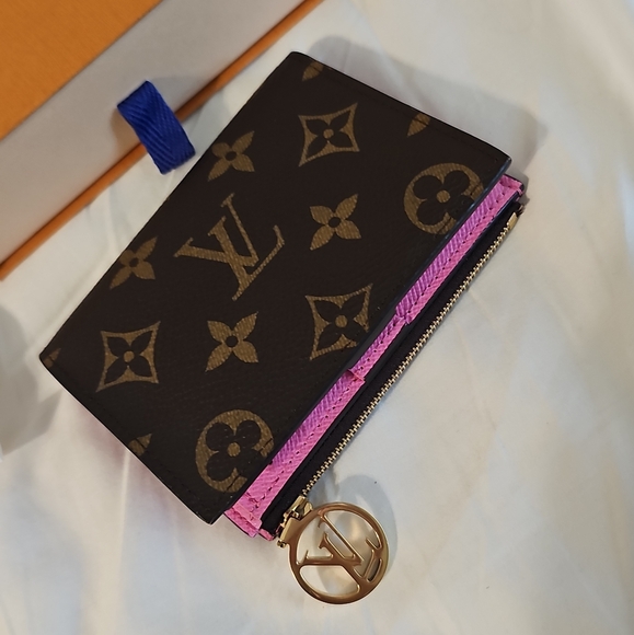 Louis Vuitton Limited Edition Lisa Wallet 🩷 - Picture 1 of 15